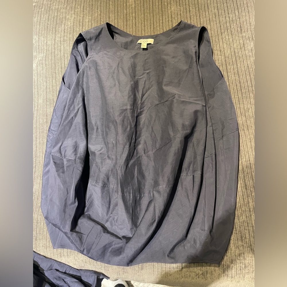 COS balloon sleeveless top navy size 6 new mint condition super comfy flattering